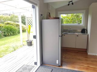 Beach Break Cabin - short walk to beach and cafes - Waihi Beach - 1