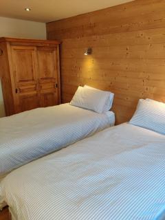 Spacious Ski Chalet In Traditional French Village, sleeps 8, Four Star with fibre broadband - Abondance - 6