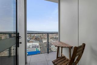 Stunning Views 2BR Luxury Pool Parking Gym WiFi - Adelaide - 9