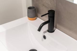 Jewel on Jubilee - New 1 Bed Apt with Parking - 9