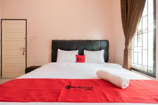 RedDoorz Syariah at D'Ostha Residence - Bukittinggi - 0