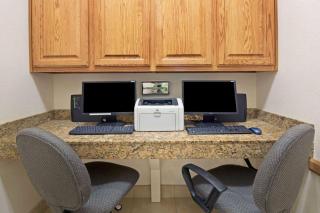 Super 8 by Wyndham Austin/Airport South - 3