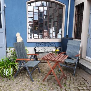 Kunstoase am blauen Haus - 8