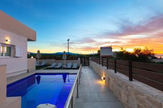 7 bedroom villa with pool, 700m from the beach! - Prínos - 6