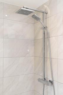 Modern Stylish 3beds house near Tube with free Parking - 1