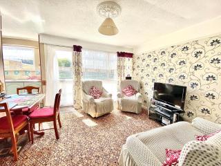 Quiet and Comfy 2- bedroom Holiday Chalet, walk to the beach, Norfolk - Great Yarmouth - 0