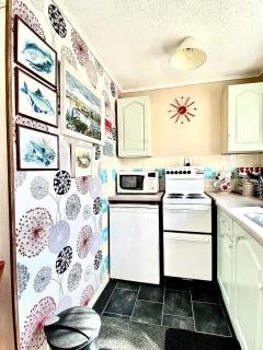 Quiet and Comfy 2- bedroom Holiday Chalet, walk to the beach, Norfolk - 1