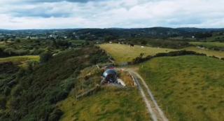 Hilltop Hideaway - Secluded pod with private hot tub - 5