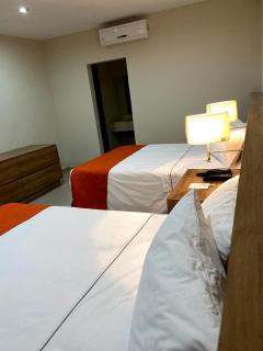 HOTEL LOS ROBLES - 2