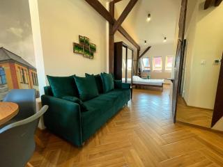 Long Attic Studio - 7