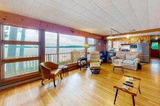 Alton Bay Lakefront Beauty - 5