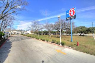 Motel 6-Kerrville, TX - Kerrville - 2
