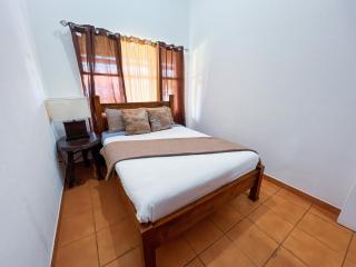 Villa Paraíso Mango 4, Steps from the Beach & Free WIFI - Jacó - 1