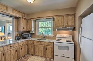 Lakefront Cottage with Fishing and Private Yard! - Port Clinton - 1