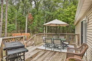 Charming Pentwater Home with Fire Pit and Yard! - 0
