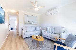 Crystal by the Bay 5 4 6 Crystal Cl air conditioned Wi Fi and close to the beach - Fingal Bay - 9