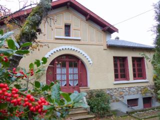 Maison indépendante près du village médiéval avec jardin clos, parking et équipements complets - FR-1-489-15 - Hérisson - 1