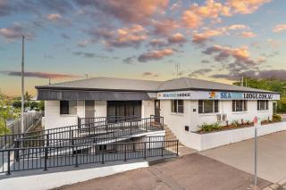 Seaside Lodge Hostel Townsville- right next to coles, 2 mins walk to strand & CBD - Townsville - 0