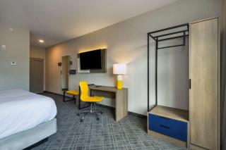 Comfort Inn & Suites - Kingston - 1