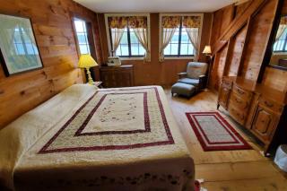 Meredith Lakefront Lodge on Lake Winnipesaukee - Meredith - 1