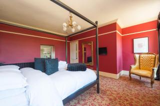 Hall Farmhouse.. dog friendly, large outdoor pool, BBQ and fire pit - 6