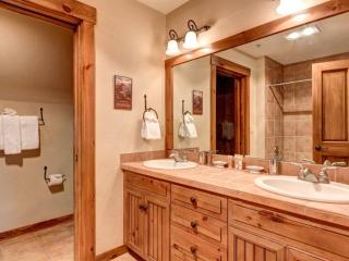 Luxury 1 Bedroom Mountain Vacation Rental In Breckenridge With Access To A Hot Tub And Heated Garage Parking - Breckenridge - 7