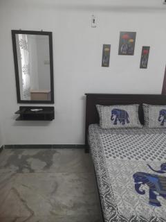 WHITE HOUSE- 1BK Pleasant Apartment with Open Terrace - Coimbatore - 4