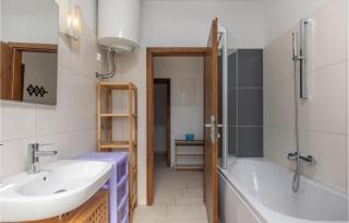 Cozy Apartment In Njivice With Kitchen - Njivice - 3
