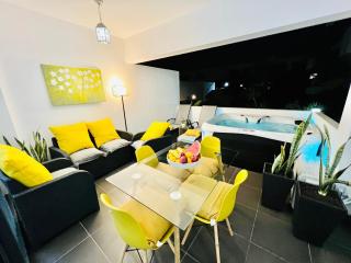 JACUZZI Amarillo Vv Bajo accesible DISEÑO LUJO - 4