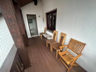 Parkplatz, Einzelbetten, 2 x 55 Zoll TVs, Balkon, Glasfaser Wi-Fi 1000 Mbit, Homeoffice - Rodenbach - 4