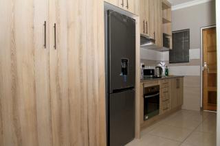 Beautiful Studio Cottage at Menlyn Maine - 7