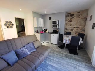 Studio centre ville de la Bourboule refait neuf octobre 2022 - 0