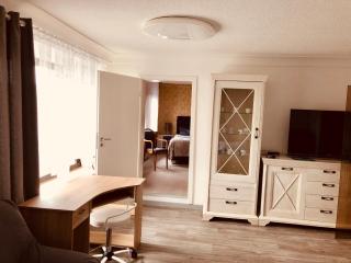 Monteurwohnung Fremdenzimmer mit WLAN, Garten, Parkplatz, eigener Terrasse - Idar-Oberstein - 9
