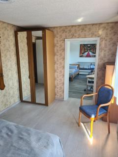 Monteurwohnung Fremdenzimmer mit WLAN, Garten, Parkplatz, eigener Terrasse - Idar-Oberstein - 3