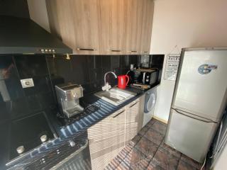 Central Studio with Lovely Terrace & Free street Parking - 2