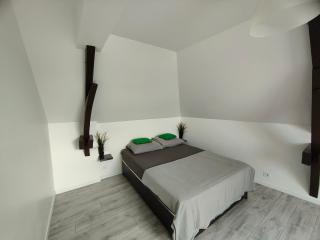 Les Lofts De Provins: Apt 4 - 2