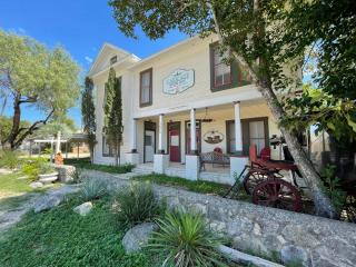 Carriage Inn - Utopia Suite 4 - Bandera - 7