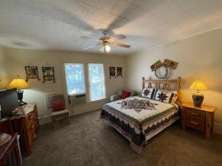 Carriage Inn - Utopia Suite 4 - Bandera - 3