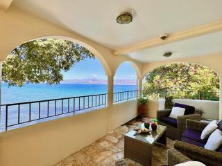 Apraos Beachfront House by DadoVillas - Apraos - 8