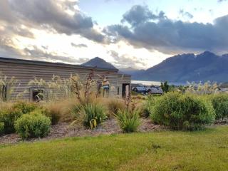 Beautiful Lake and Alpine Views - Queenstown - Queenstown - 1