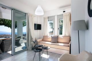 Evgoro Luxury Suites - 0