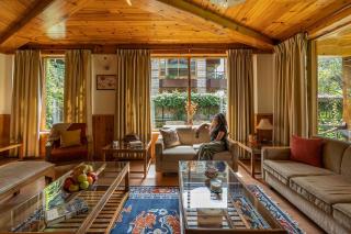 StayVista at Himalayan Retreat Luxury Villa in Manali - Manāli - 4