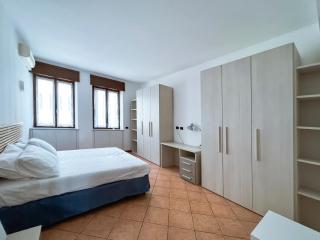 Amply Lit Harmony Home Via Brocchi - Milan - 6