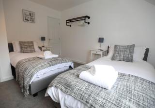 Exmouth - Apartment 2, Strand House - Modern 2 Bedroom Apartment, Perfect Location For Access To Beach & Town Centre - Sleeps 6 Guests - Hosted By RENTMYHOUSE - Exmouth - 3