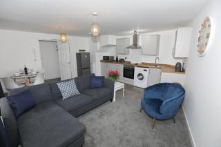 Exmouth - Apartment 2, Strand House - Modern 2 Bedroom Apartment, Perfect Location For Access To Beach & Town Centre - Sleeps 4 Guests - Hosted By RENTMYHOUSE - Exmouth - 7