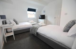 Exmouth - Apartment 2, Strand House - Modern 2 Bedroom Apartment, Perfect Location For Access To Beach & Town Centre - Sleeps 6 Guests - Hosted By RENTMYHOUSE - Exmouth - 1
