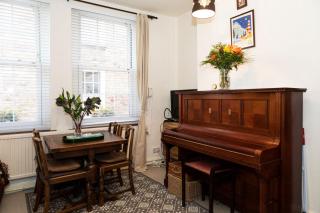 Hampstead 19th Century Village Cottage - 9