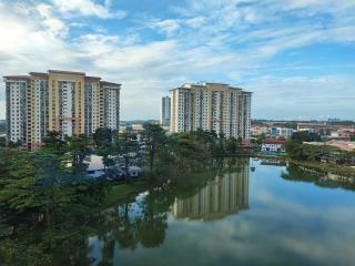 Calm and Peaceful Lake View Mount Austin Apartment - 7