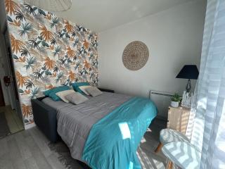 AU COEUR DU CENTRE VILLE DE LA ROCHELLE AU CALME AVEC STATIONNEMENT GRATUIT - 4