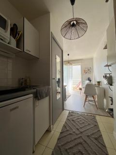 AU COEUR DU CENTRE VILLE DE LA ROCHELLE AU CALME AVEC STATIONNEMENT GRATUIT - 3